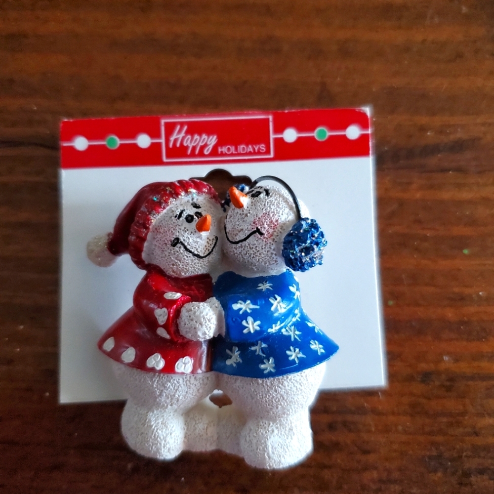 Snowman couple brooch pin